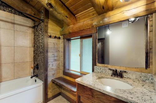 Eagle's Roost Lodge