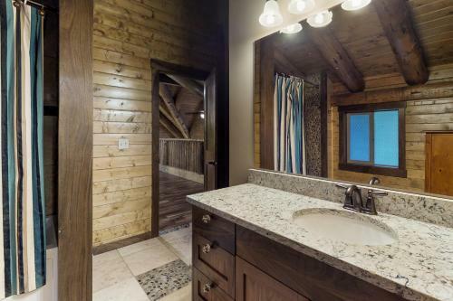 Eagle's Roost Lodge