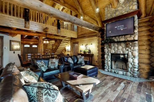 Eagle's Roost Lodge