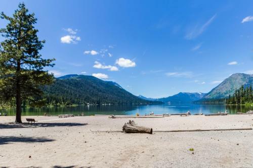 Soaring Pines Lodge & Bunkhouse
