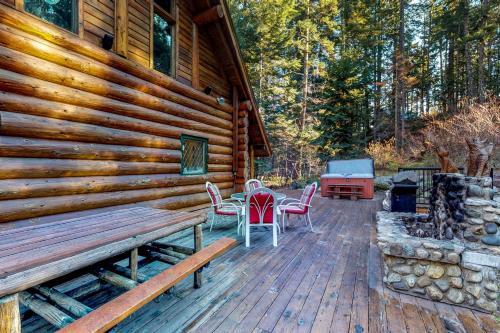 Soaring Pines Lodge & Bunkhouse