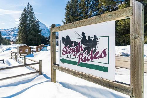 Soaring Pines Lodge & Bunkhouse