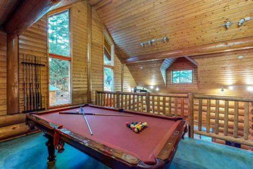 Soaring Pines Lodge & Bunkhouse