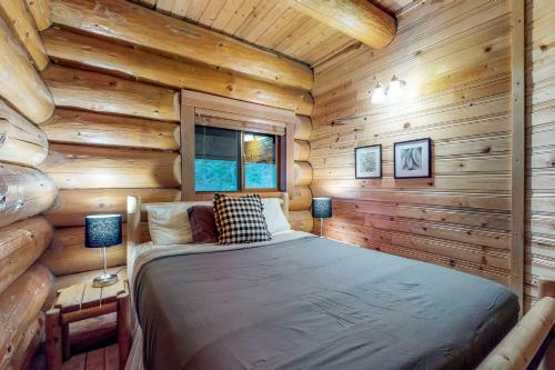 Soaring Pines Lodge & Bunkhouse