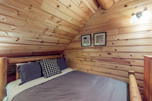 Soaring Pines Lodge & Bunkhouse