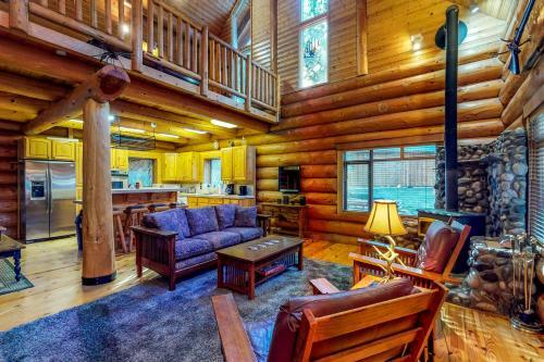 Soaring Pines Lodge & Bunkhouse
