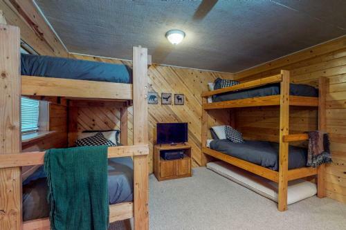 Soaring Pines Lodge & Bunkhouse