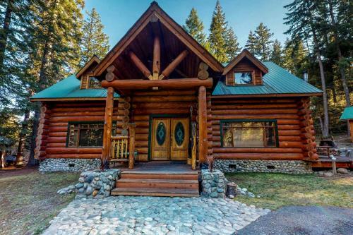 Soaring Pines Lodge & Bunkhouse
