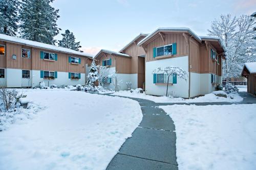 Grizzly Hideaway