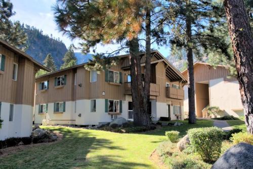 Grizzly Hideaway