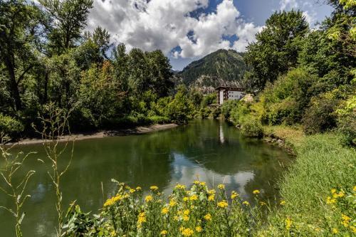 Bavarian Bungalow Getaway (b)