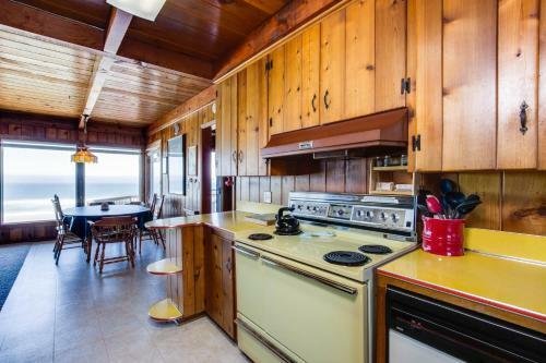 Lincoln City Beach Front Vacation Rental