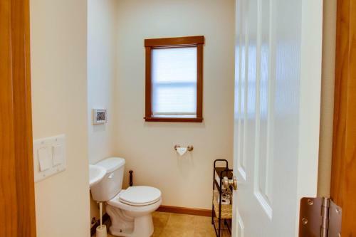 Mountain View Coastal Retreat