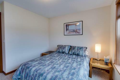 Mountain View Coastal Retreat