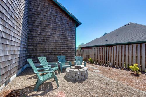 Mountain View Coastal Retreat