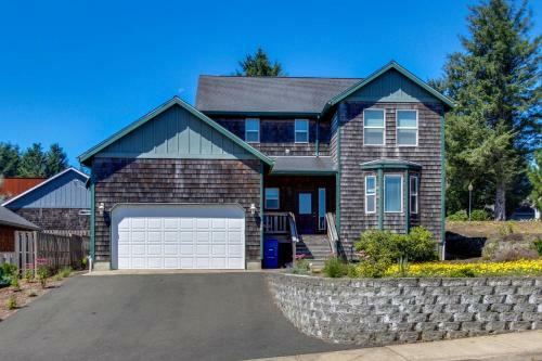 Mountain View Coastal Retreat