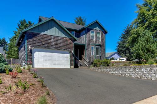 Mountain View Coastal Retreat