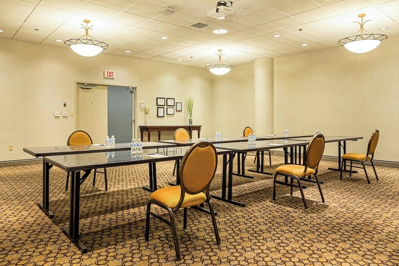 Sheraton Vancouver Guildford Hotel