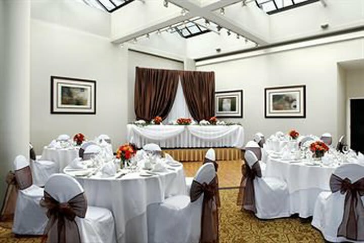 Sheraton Vancouver Guildford Hotel