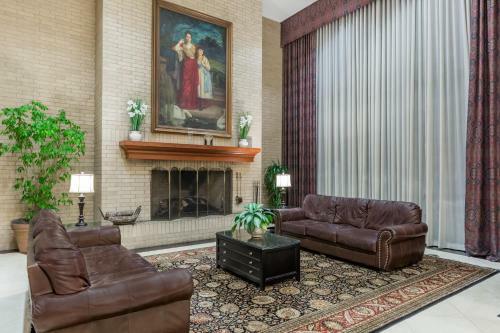 Wyndham Riverfront Hotel