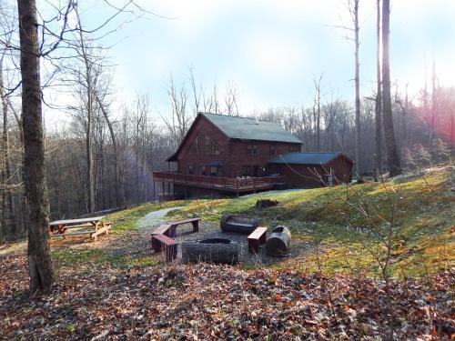 Big Pine Lodge In Hocking Hills