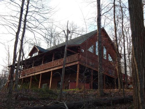 Big Pine Lodge In Hocking Hills