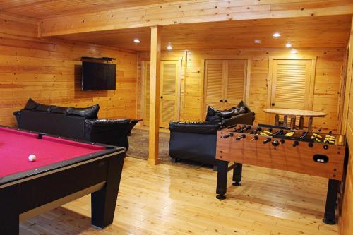 Big Pine Lodge In Hocking Hills