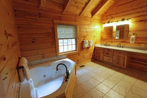 Big Pine Lodge In Hocking Hills