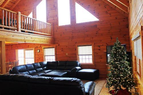 Big Pine Lodge In Hocking Hills