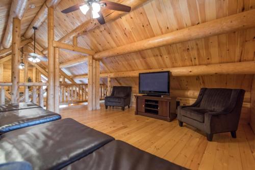 The Summit Lodge In Hocking Hills