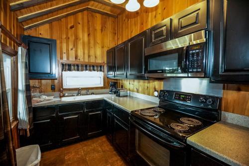 Settler - Hocking Hills Cabin