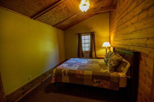 Dogwood - Hocking Hills Cabin