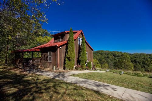 Coyote - Hocking Hills Cabin