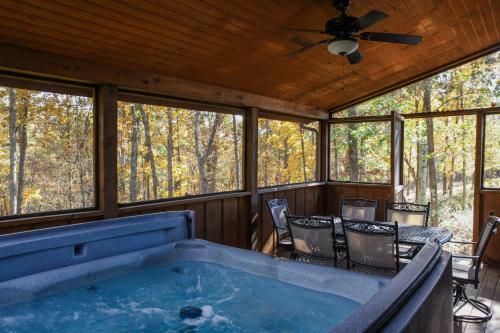 Hawk's Peak - Hocking Hills Cabin