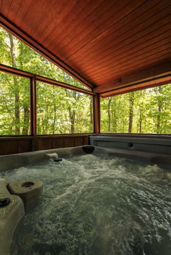 Hawk's Peak - Hocking Hills Cabin