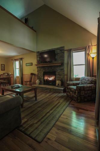 Hawk's Peak - Hocking Hills Cabin