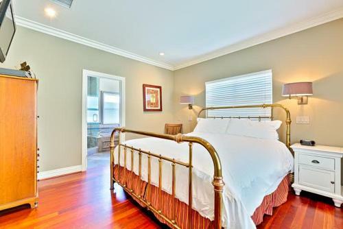 Lbc-5121 - Coastal Escape Five-bedroom Holiday Home