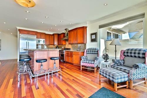 Lbc-5121 - Coastal Escape Five-bedroom Holiday Home