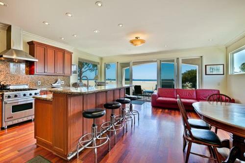 Lbc-5121 - Coastal Escape Five-bedroom Holiday Home