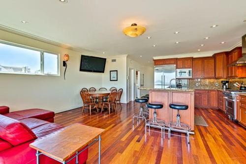Lbc-5121 - Coastal Escape Five-bedroom Holiday Home