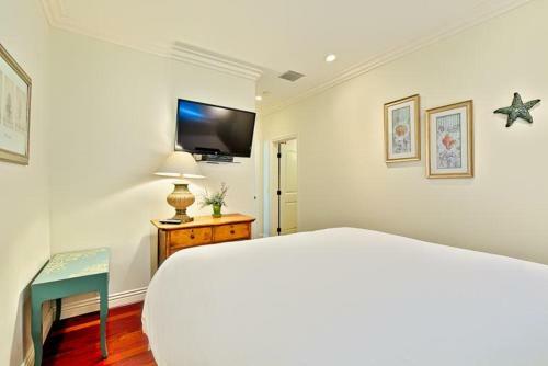 Lbc-5121 - Coastal Escape Five-bedroom Holiday Home