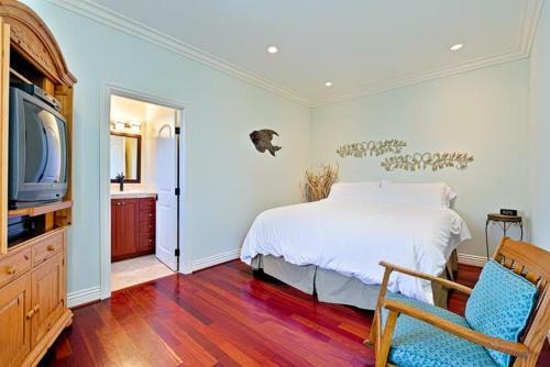 Lbc-5121 - Coastal Escape Five-bedroom Holiday Home