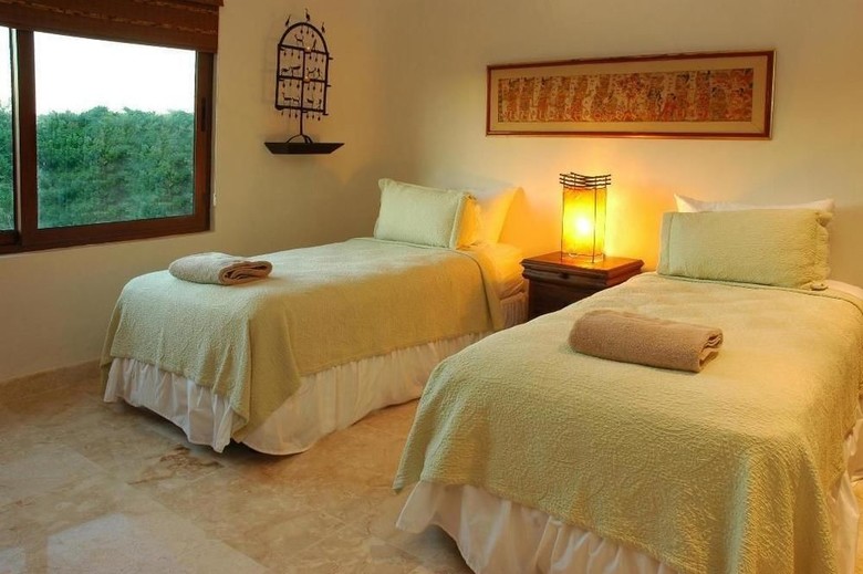 El Taj Ocean Front And Beachside Condo Hotel