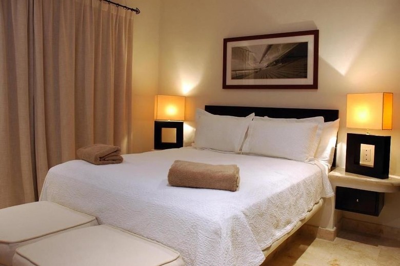 El Taj Ocean Front And Beachside Condo Hotel