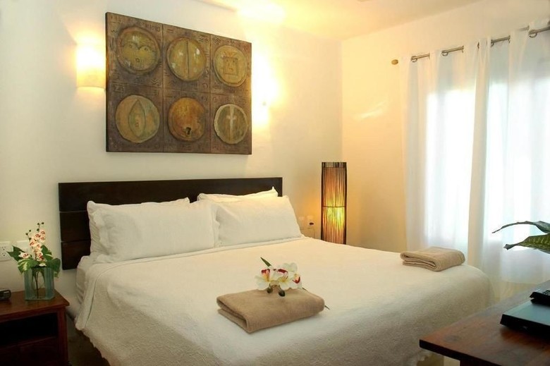 El Taj Ocean Front And Beachside Condo Hotel