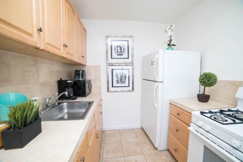 Wonderful 1 Bedroom Apartment On Hollywood Blvd
