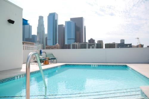 Upscale Apartment In Downtown La