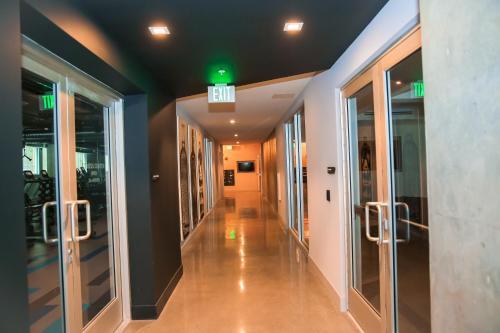 Upscale Apartment In Downtown La