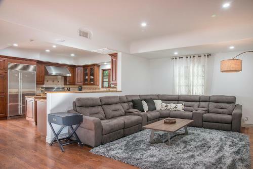 Private Spanish Villa In Central Hollywood With Pool