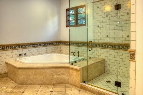 Private Spanish Villa In Central Hollywood With Pool